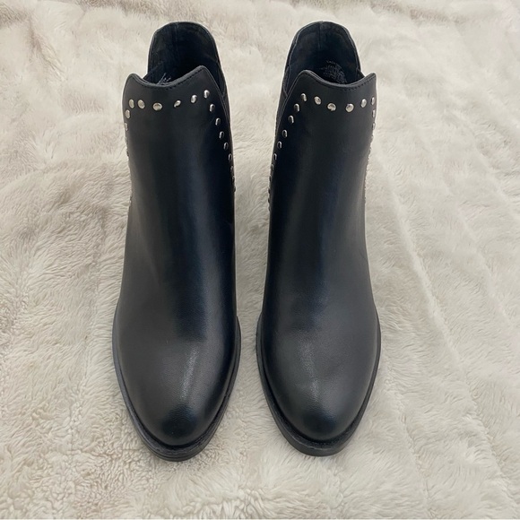 Steve Madden Cade Black Leather Ankle Boots Booties with Silver Studs Size 8.5 - Picture 2 of 15